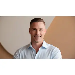 Smiling male professional sharing a positive testimonial about IAE Consulting’s AI-driven business transformation services.